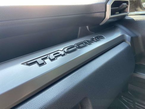 Used 2025 Toyota Tacoma SR5 AWD/4WD image 31