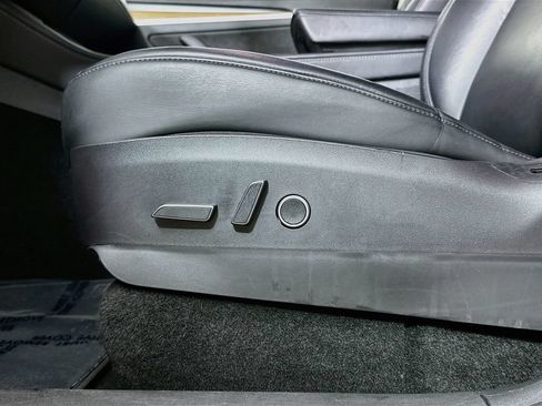 Used 2022 Tesla Model Y Performance AWD/4WD image 18