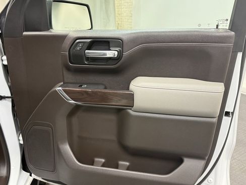 Used 2019 GMC Sierra 1500 SLT w/ SLT Premium Package image 17