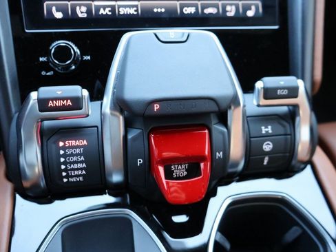 Used 2024 Lamborghini Urus S image 31