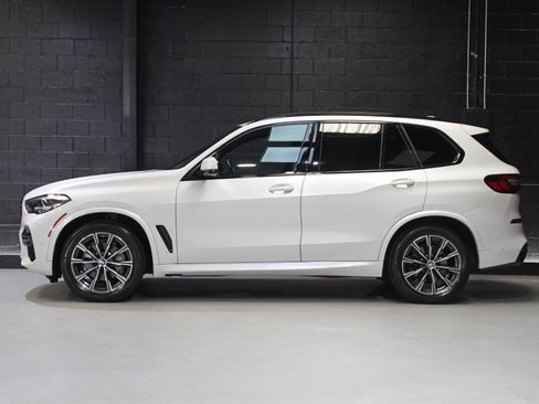 Used 2021 BMW X5 xDrive40i w/ M Sport Package AWD/4WD image 3
