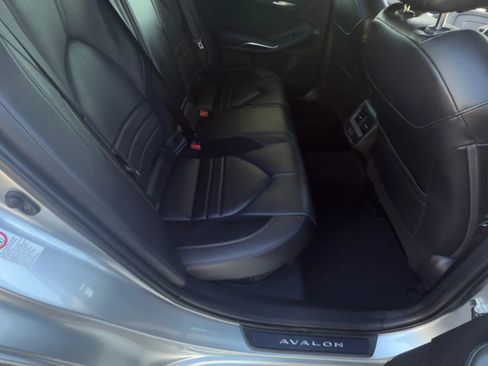 Used 2019 Toyota Avalon XSE image 17