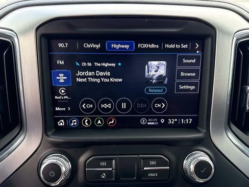 Used 2022 GMC Sierra 2500 SLT w/ SLT Premium Package image 21