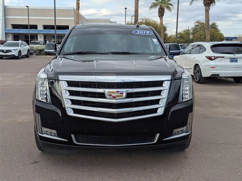 Used 2019 Cadillac Escalade Luxury image 9
