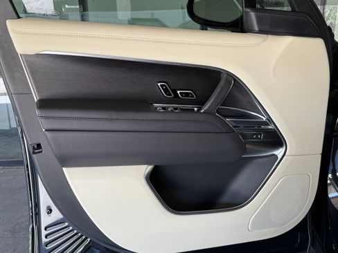 Used 2023 Land Rover Range Rover SE image 31