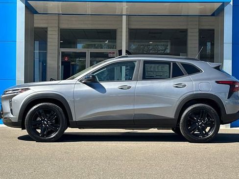 New 2026 Chevrolet Trax ACTIV w/ Sunroof Package FWD image 9