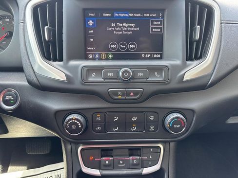 Used 2024 GMC Terrain SLE image 22
