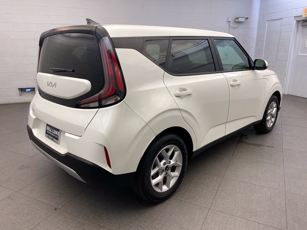 Used 2025 Kia Soul LX w/ LX Technology Package FWD image 6