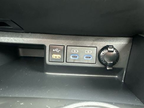 Used 2022 Toyota Highlander XLE AWD/4WD image 41