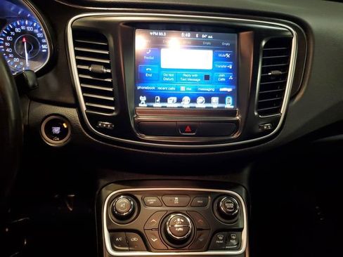 Used 2017 Chrysler 200 Limited Platinum w/ Comfort & Convenience Group image 18
