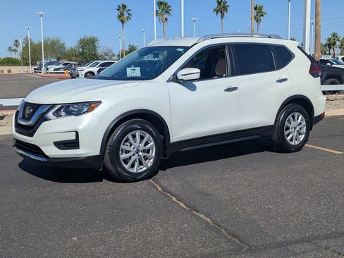 Used 2019 Nissan Rogue SV FWD image 2