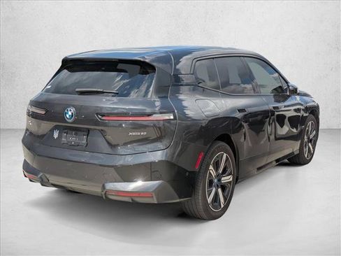Used 2024 BMW iX xDrive50 w/ Premium Package AWD/4WD image 5