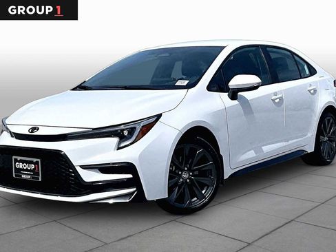 Used 2026 Toyota Corolla SE FWD image 1