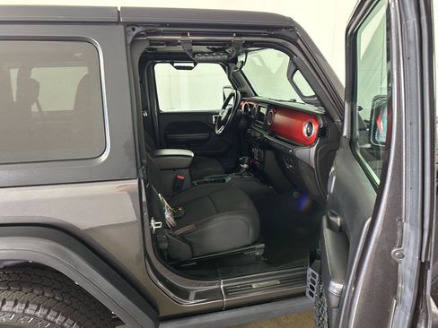 Used 2020 Jeep Wrangler Rubicon w/ Steel Bumper Group AWD/4WD image 16