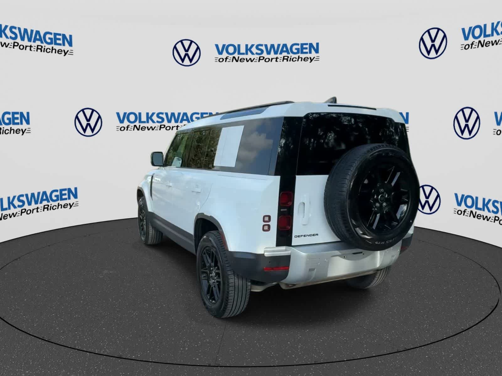 Used 2025 Land Rover Defender 110 S AWD/4WD image 6