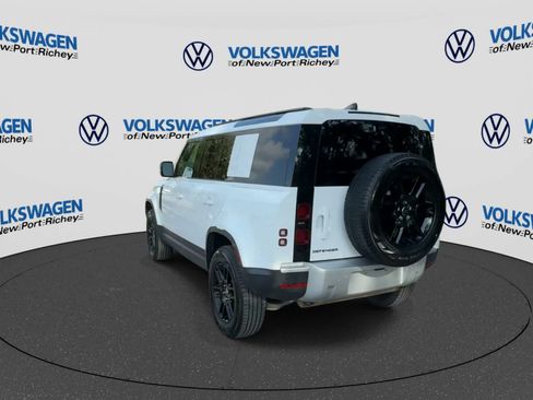 Used 2025 Land Rover Defender 110 S AWD/4WD image 6