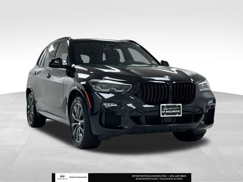 Used 2021 BMW X5 M50i image 1