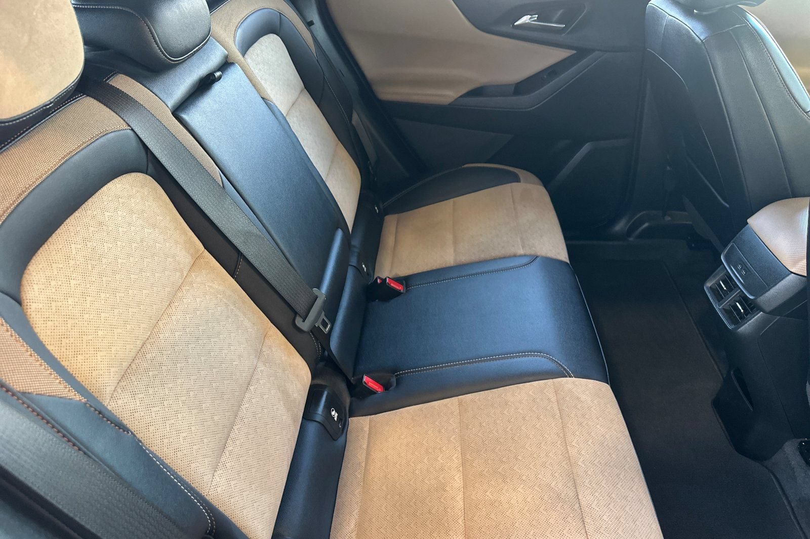 Used 2025 Chevrolet Equinox ACTIV w/ Safety and Technology Package AWD/4WD image 19