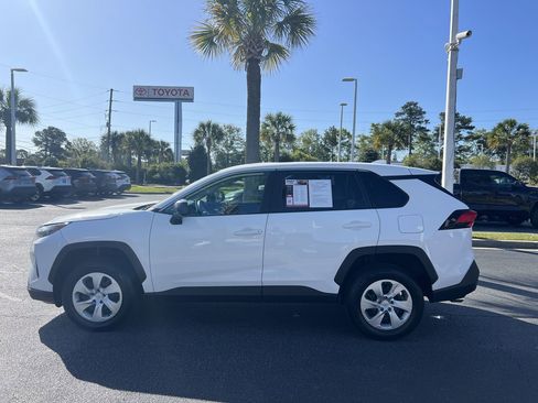 Used 2023 Toyota RAV4 LE FWD image 7