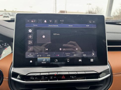 Used 2024 Jeep Compass Limited image 19