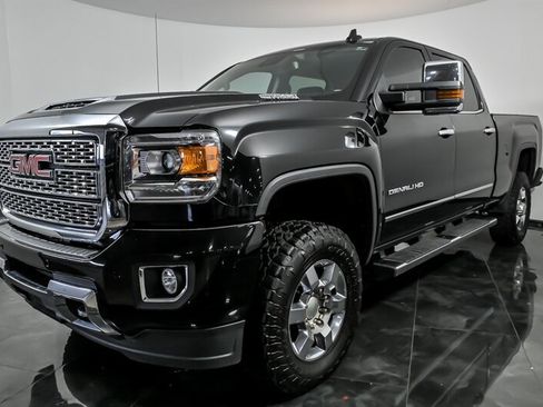 Used 2019 GMC Sierra 3500 Denali w/ Duramax Plus Package AWD/4WD image 5