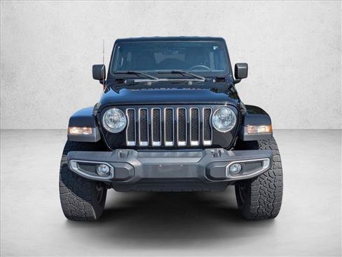 Used 2018 Jeep Wrangler Unlimited Sahara AWD/4WD image 3