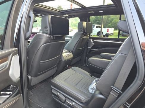 Used 2025 Cadillac Escalade Sport Platinum AWD/4WD image 33