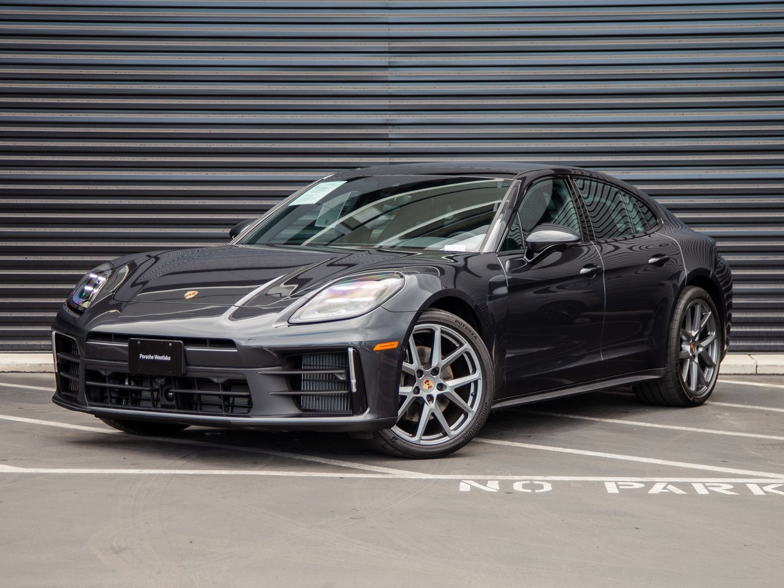 Certified 2025 Porsche Panamera RWD image 1