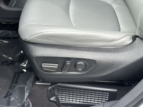 Used 2023 Toyota Sienna XLE FWD image 14
