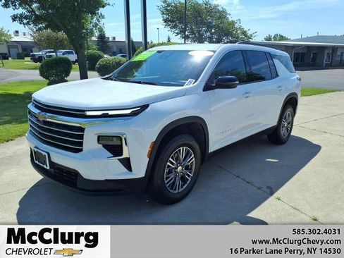 Used 2025 Chevrolet Traverse LT AWD/4WD image 1