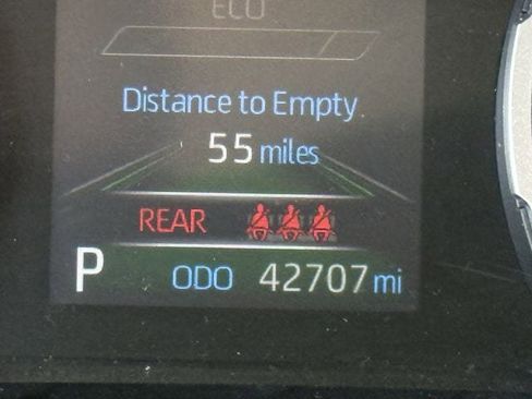 Used 2021 Toyota RAV4 XLE w/ Convenience Package FWD image 16
