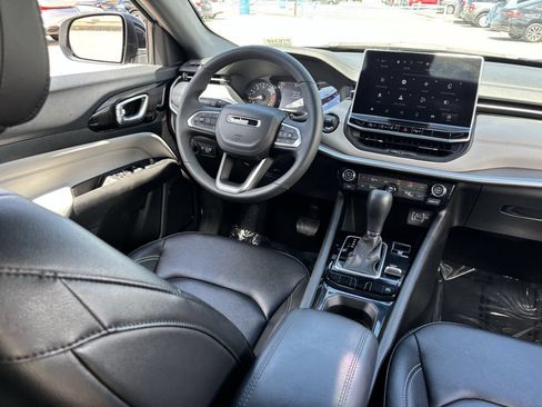 Used 2025 Jeep Compass Limited AWD/4WD image 12