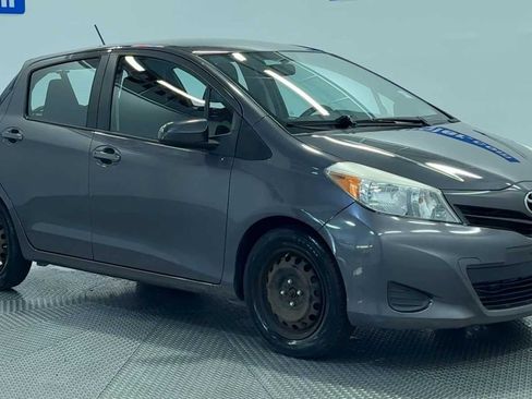 Used 2014 Toyota Yaris L FWD image 2