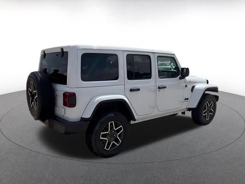 Used 2025 Jeep Wrangler Unlimited Sahara AWD/4WD image 15