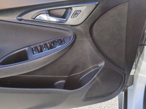 Used 2021 Chevrolet Malibu LT image 15