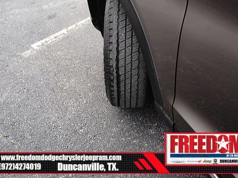 Used 2021 Ford Explorer XLT image 9