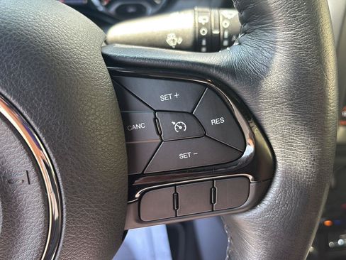 Used 2021 Jeep Renegade Latitude AWD/4WD image 13