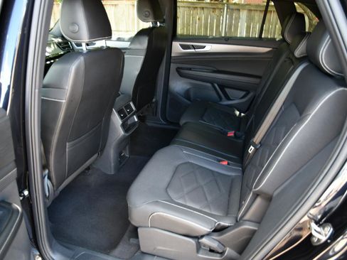 Used 2024 Volkswagen Atlas Cross Sport SE image 30