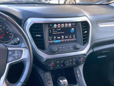 Used 2018 GMC Acadia SLT image 9