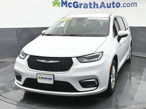 Used 2023 Chrysler Pacifica Touring-L FWD image 25