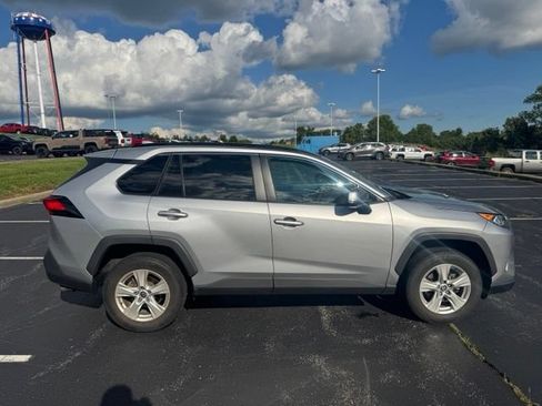 Used 2021 Toyota RAV4 XLE FWD image 2