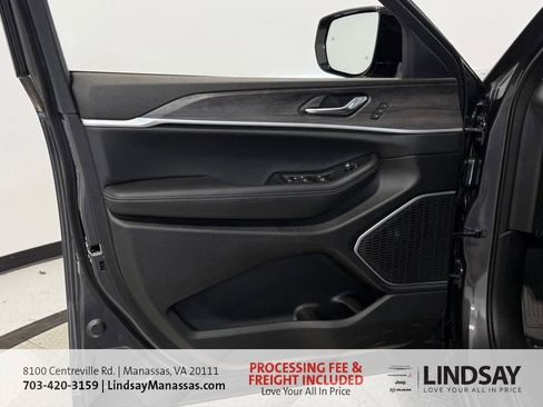 New 2025 Jeep Grand Cherokee L Limited w/ Luxury Tech Group II image 19