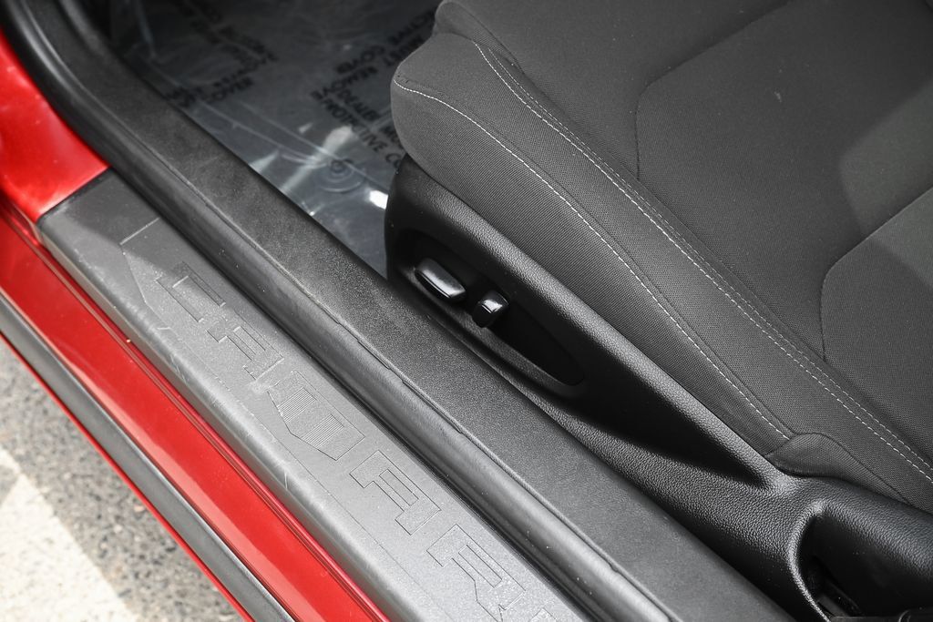 Used 2021 Chevrolet Camaro LT RWD image 15