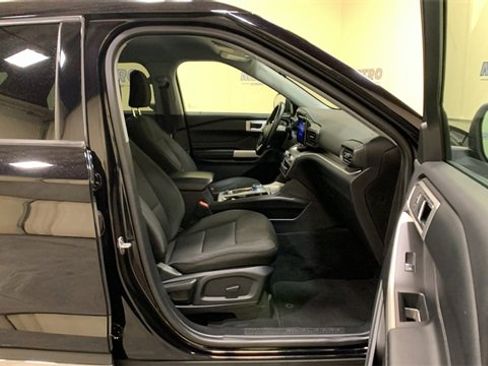 Used 2022 Ford Explorer XLT image 11