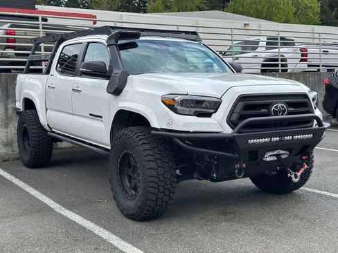Used 2021 Toyota Tacoma Limited AWD/4WD image 6