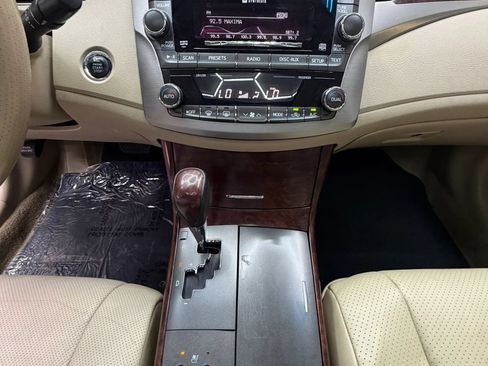 Used 2011 Toyota Avalon Limited FWD image 23