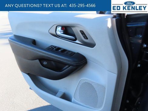 Used 2024 Chrysler Pacifica Limited FWD image 21