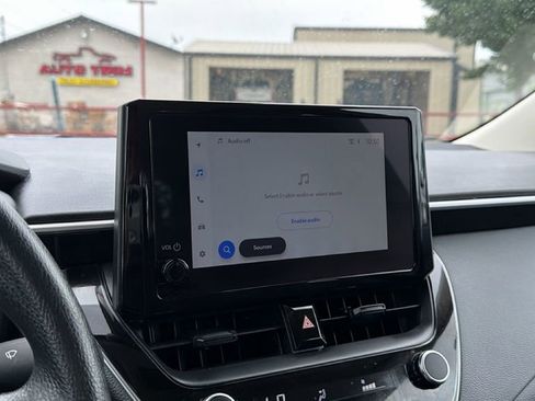 Used 2025 Toyota Corolla LE FWD image 28