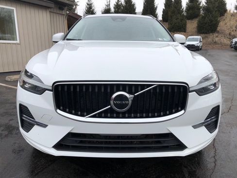 Used 2022 Volvo XC60 B5 Momentum image 8