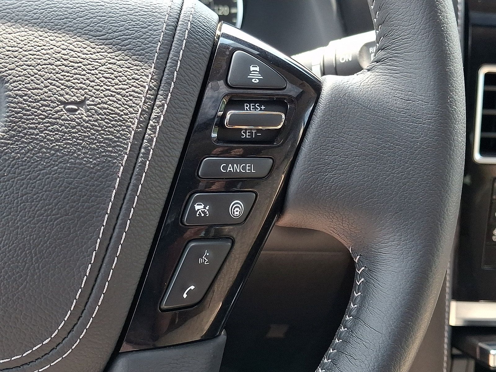 Certified 2023 Nissan Armada Platinum w/ Captain's Chairs Package AWD/4WD image 28